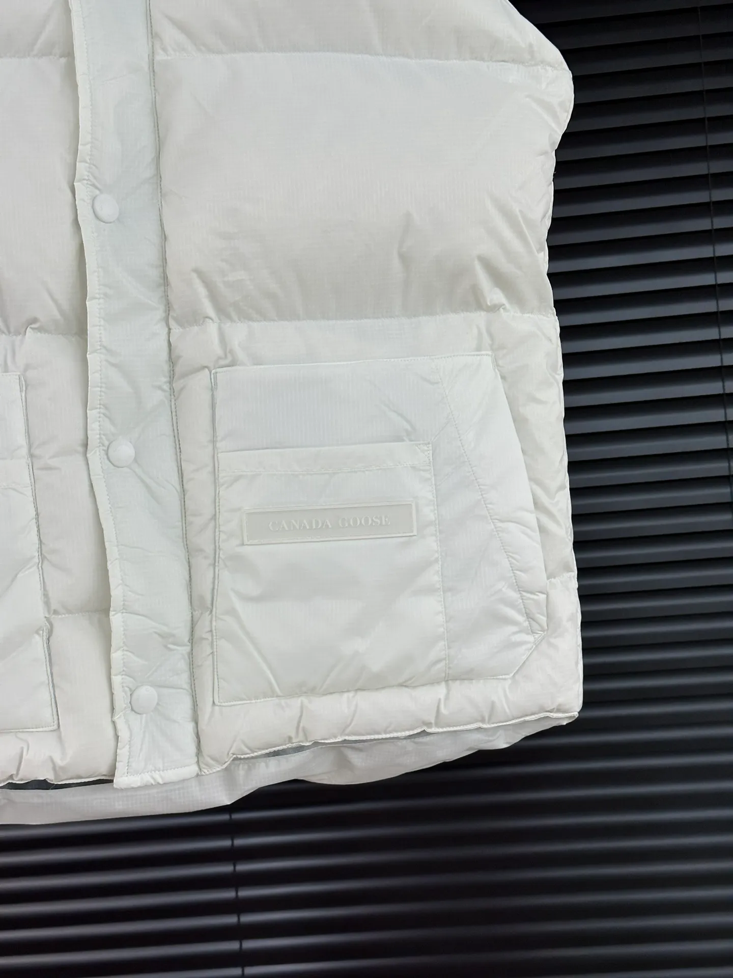 P400 【𝗖𝗮𝗻𝗮𝗱𝗮𝗴𝗼𝗼𝘀𝗲】/Canada Goose/White Label Glacier Down Vest/White